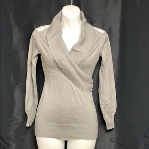 A beautiful gray open shoulders sweater! Gorgeous